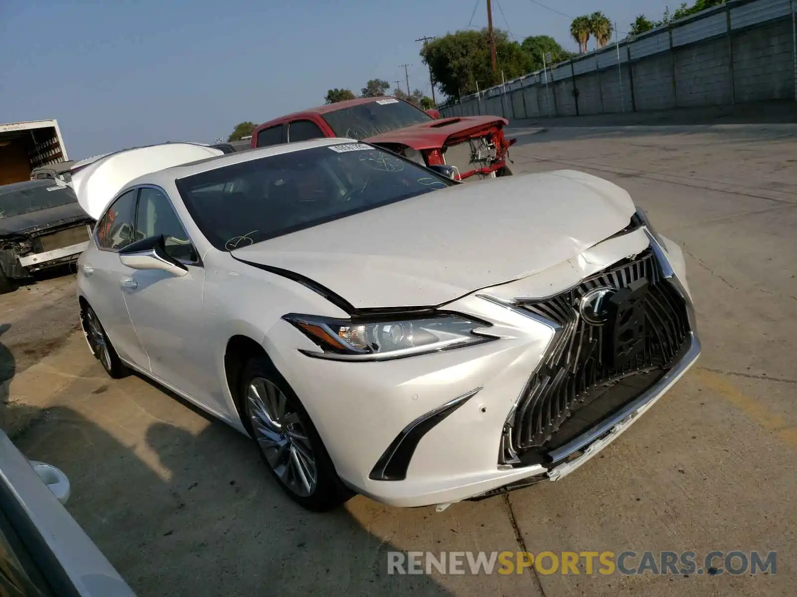 1 Photograph of a damaged car 58AEZ1B16LU055562 LEXUS ES 350 LUX 2020