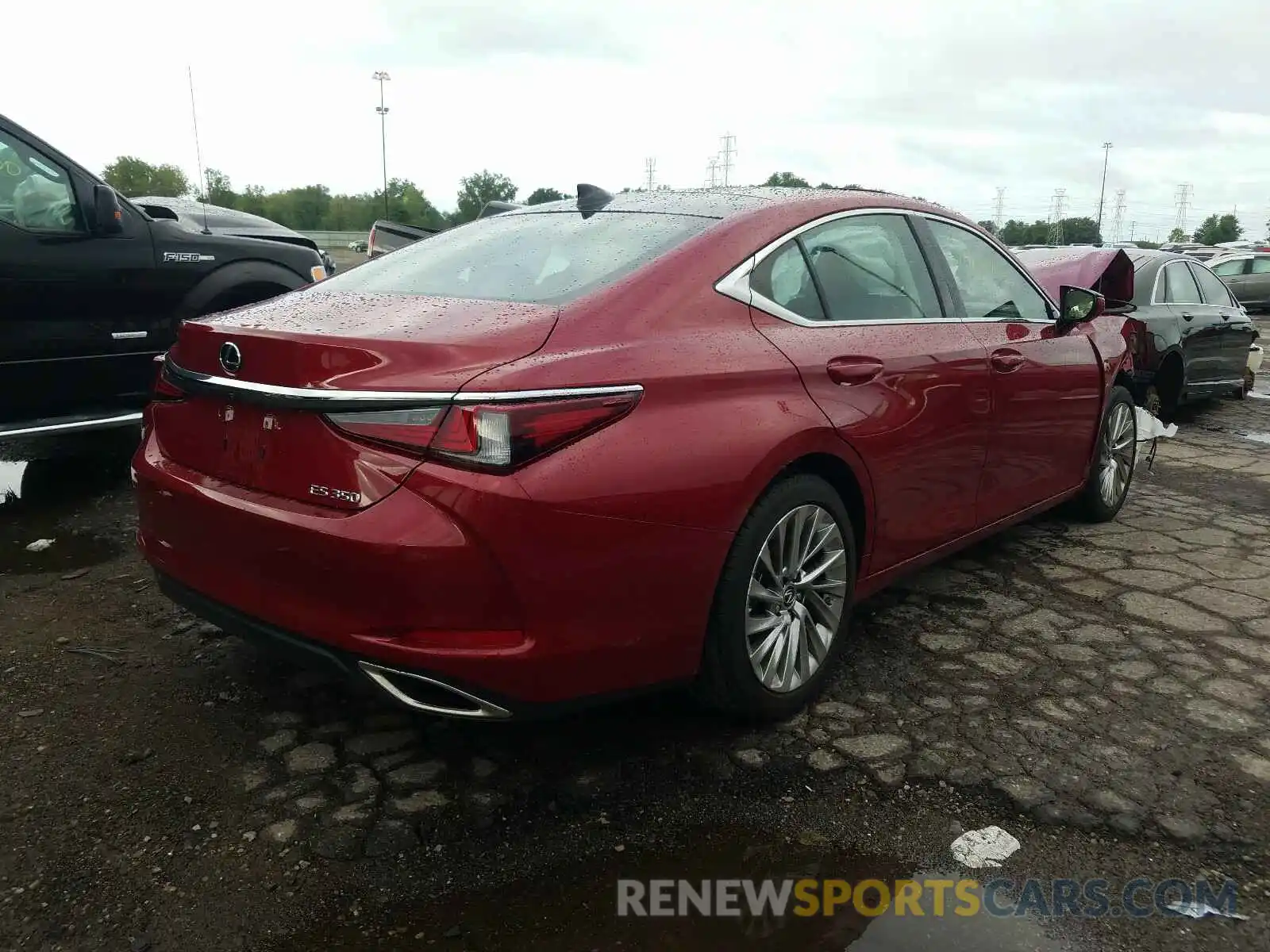 4 Photograph of a damaged car 58AEZ1B17LU075819 LEXUS ES 350 LUX 2020