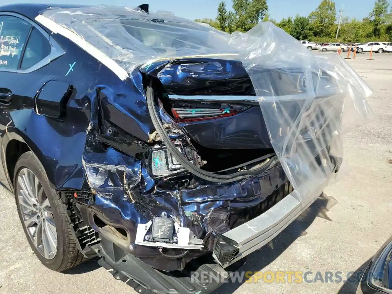 9 Photograph of a damaged car 58AD11D19MU005918 LEXUS ES250 2021