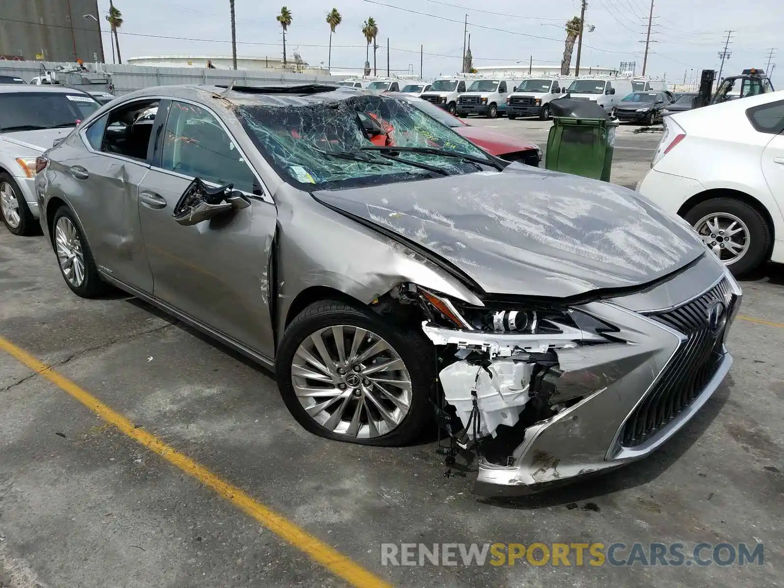 1 Photograph of a damaged car 58AB21B10KU002507 LEXUS ES300 2019