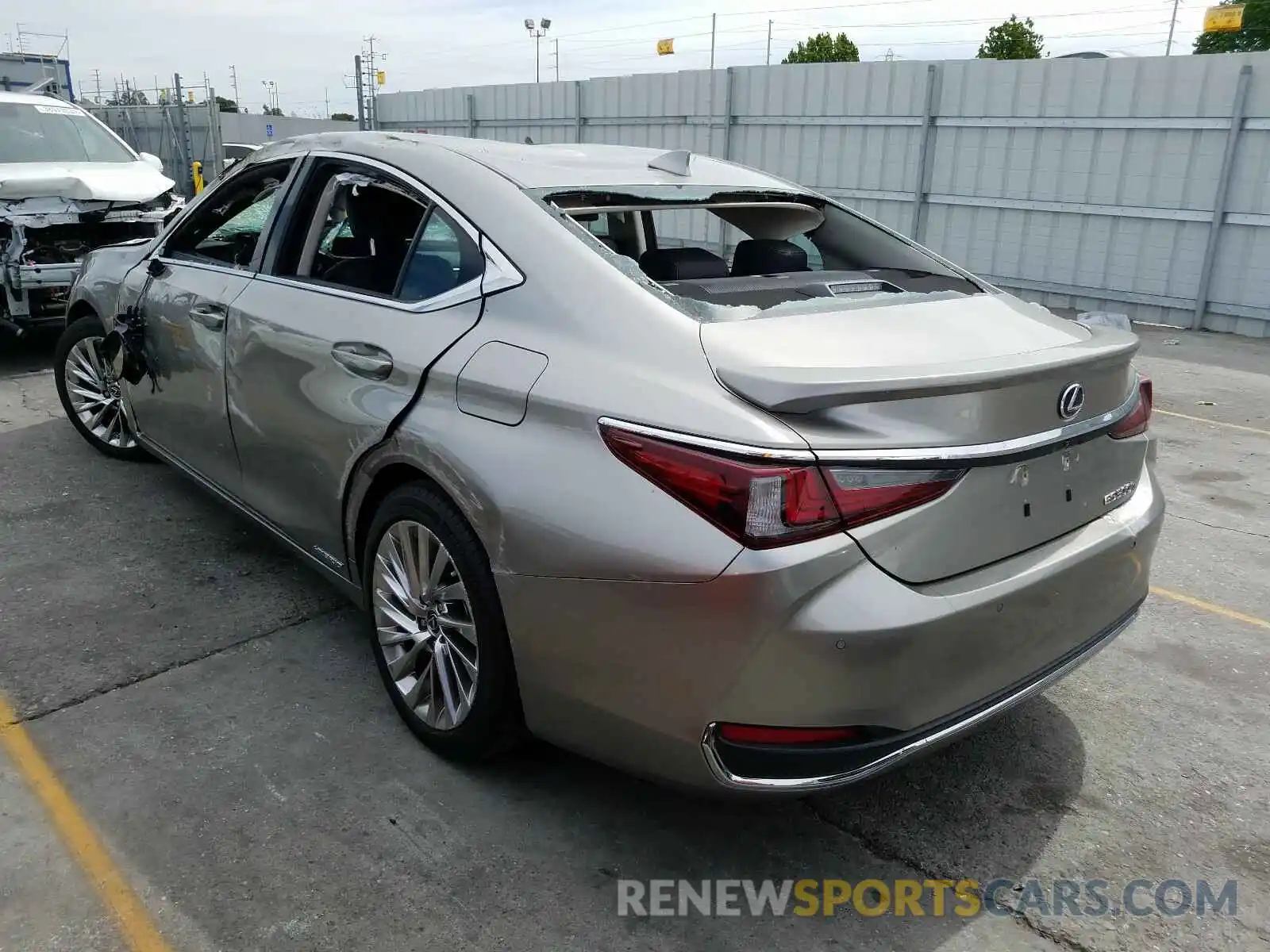 3 Photograph of a damaged car 58AB21B10KU002507 LEXUS ES300 2019