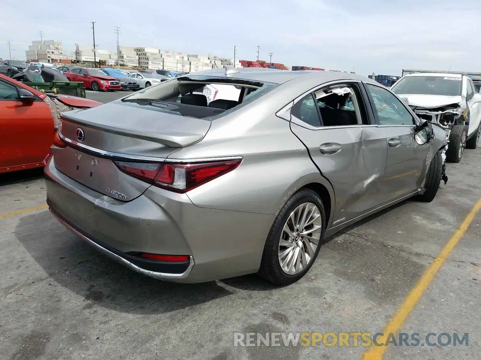 4 Photograph of a damaged car 58AB21B10KU002507 LEXUS ES300 2019