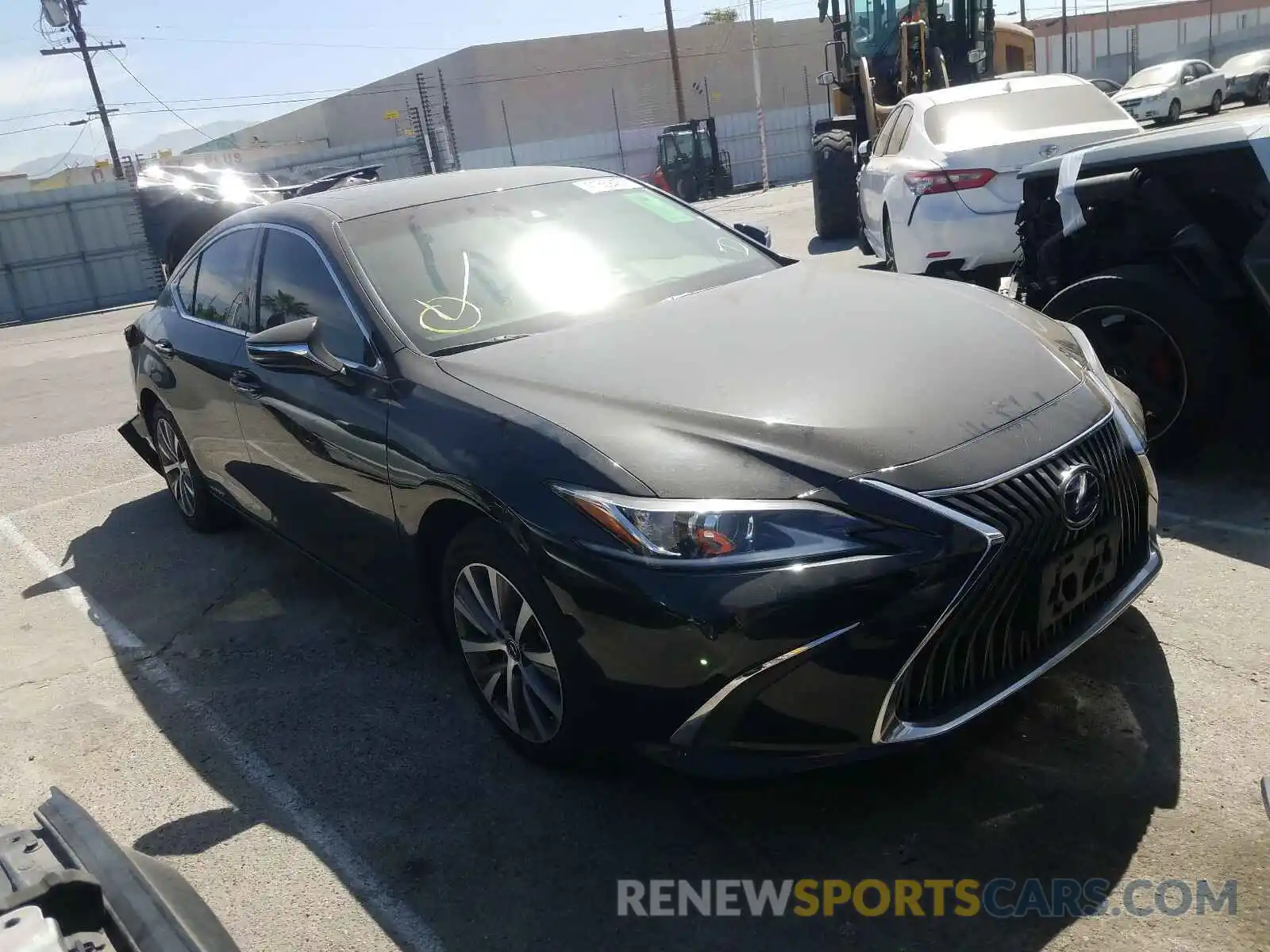 1 Photograph of a damaged car 58AB21B11KU001320 LEXUS ES300 2019