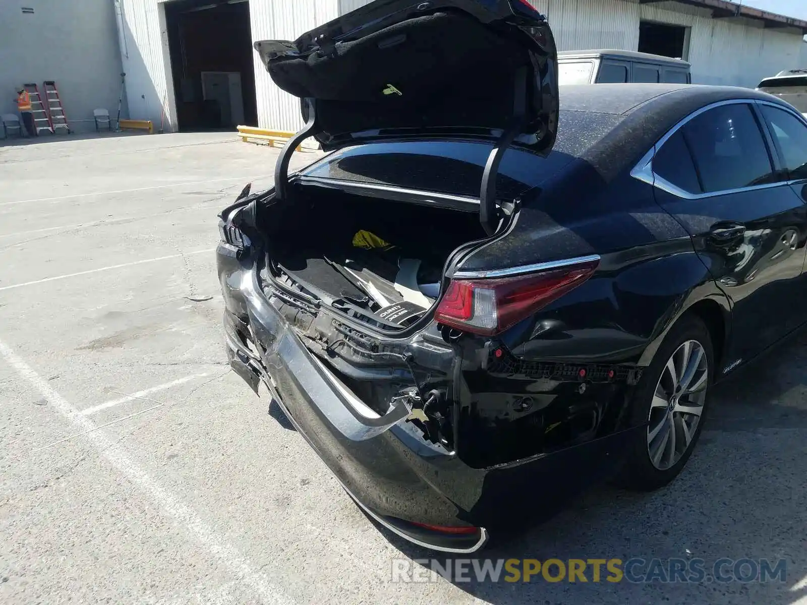 9 Photograph of a damaged car 58AB21B11KU001320 LEXUS ES300 2019