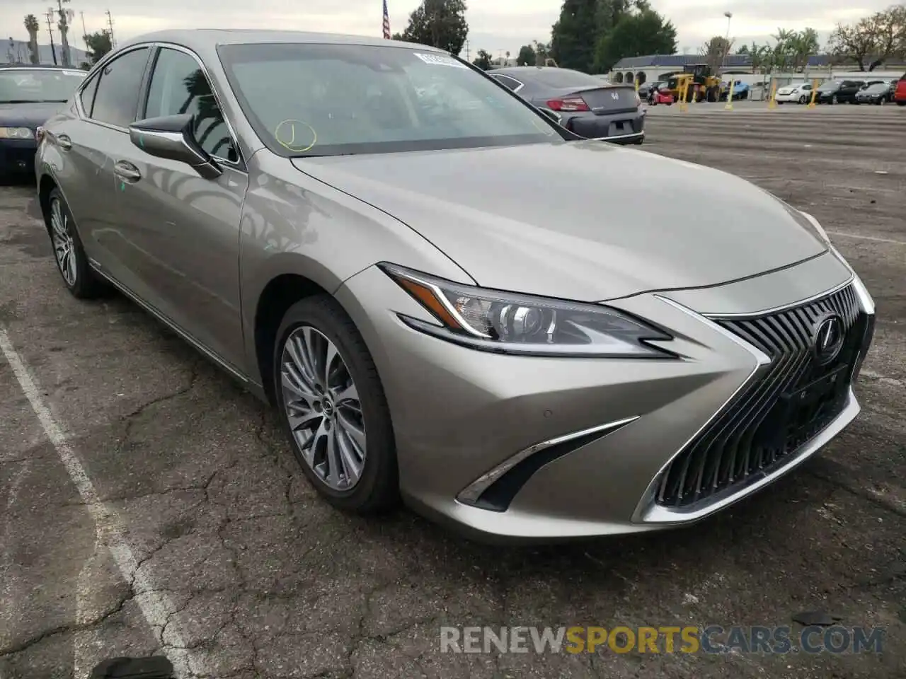 1 Photograph of a damaged car 58AB21B11KU001463 LEXUS ES300 2019