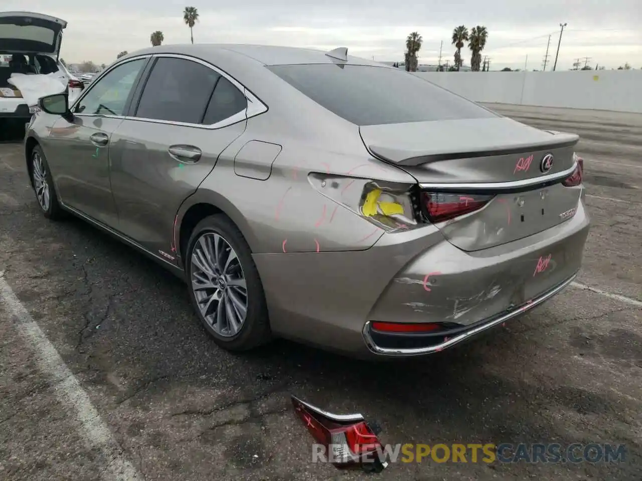 3 Photograph of a damaged car 58AB21B11KU001463 LEXUS ES300 2019