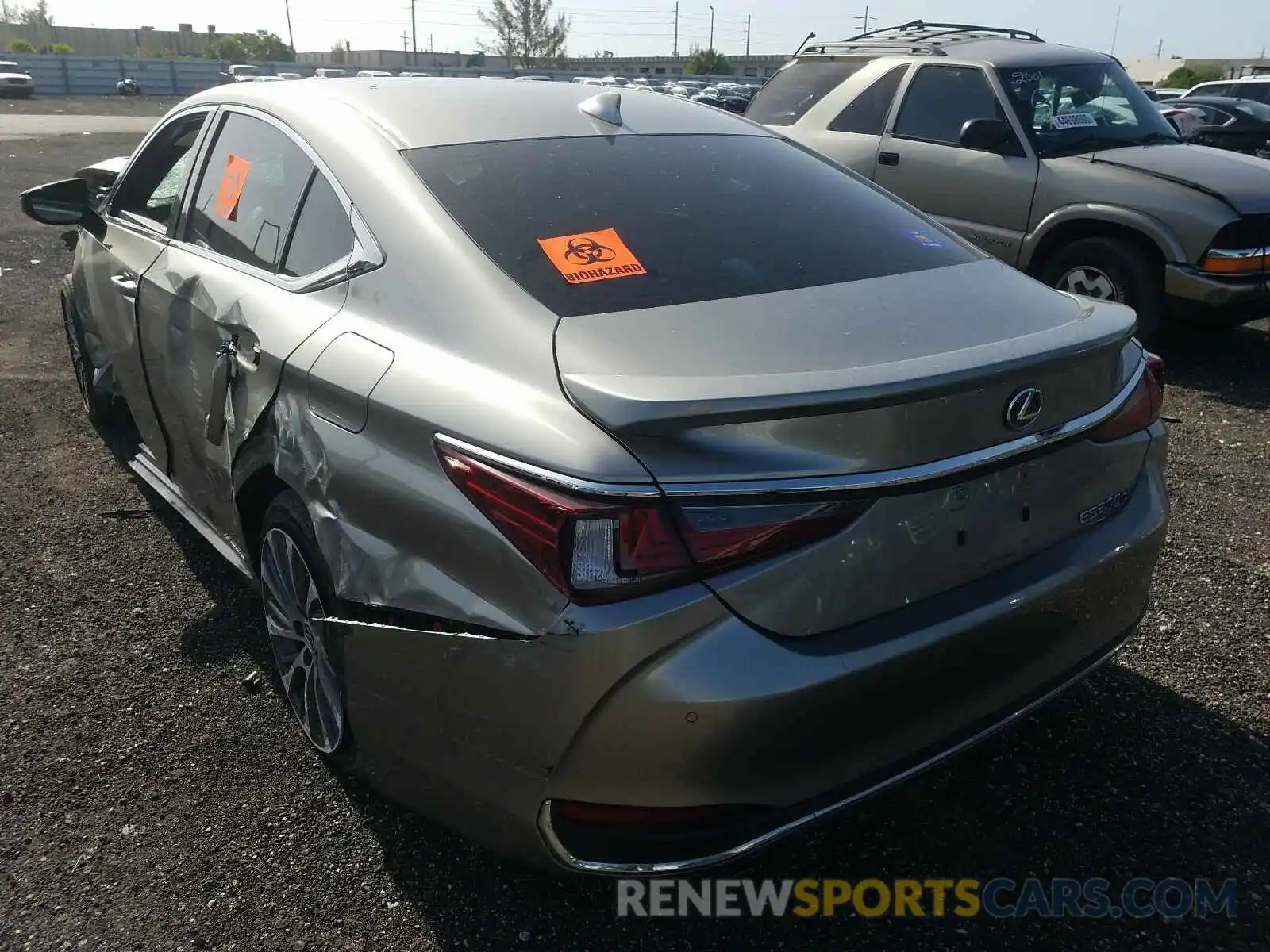 3 Photograph of a damaged car 58AB21B11KU001575 LEXUS ES300 2019