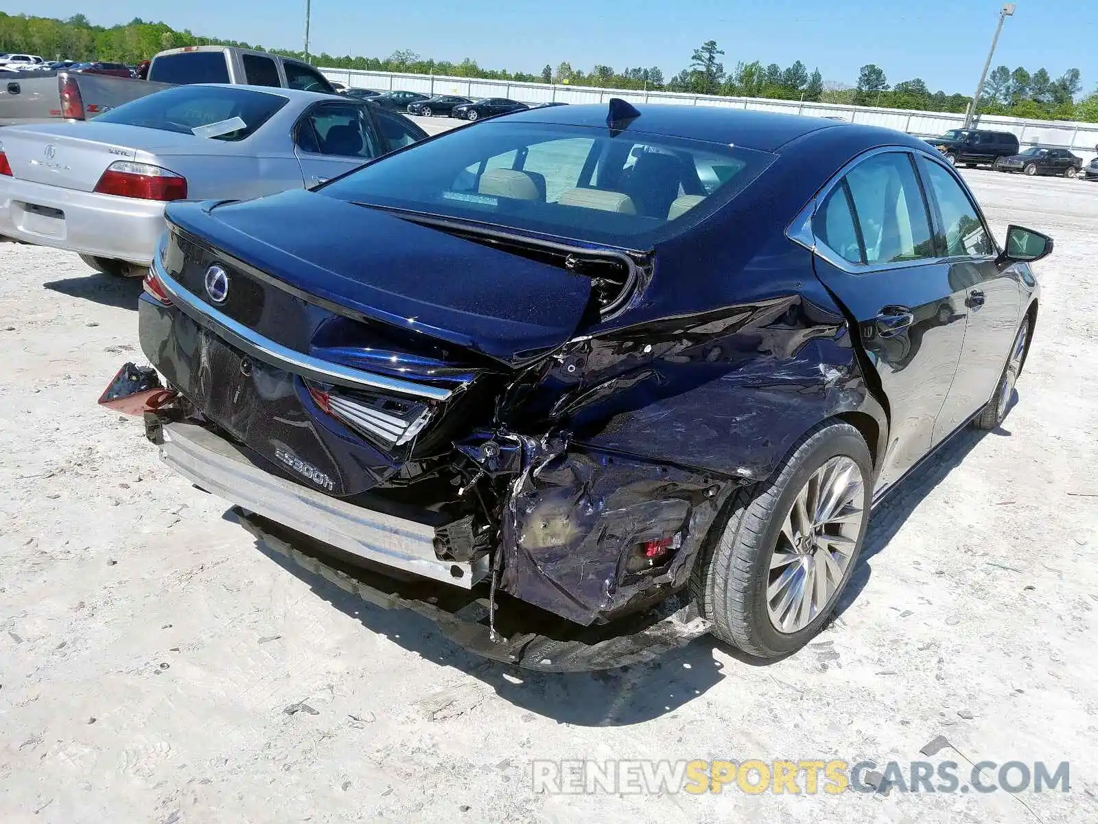 4 Photograph of a damaged car 58AB21B12KU002007 LEXUS ES300 2019