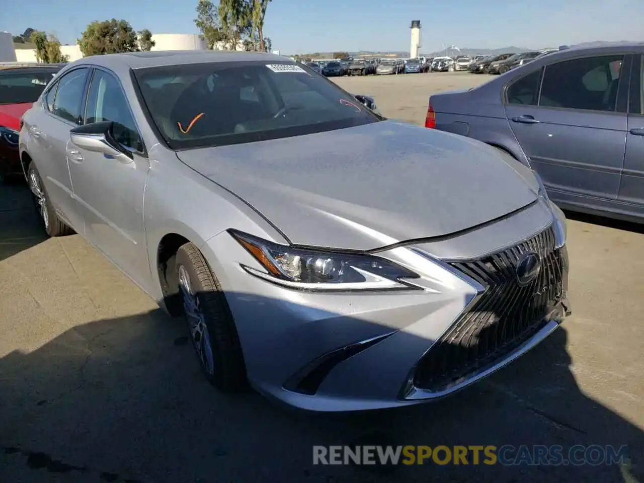 1 Photograph of a damaged car 58AB21B12KU002489 LEXUS ES300 2019