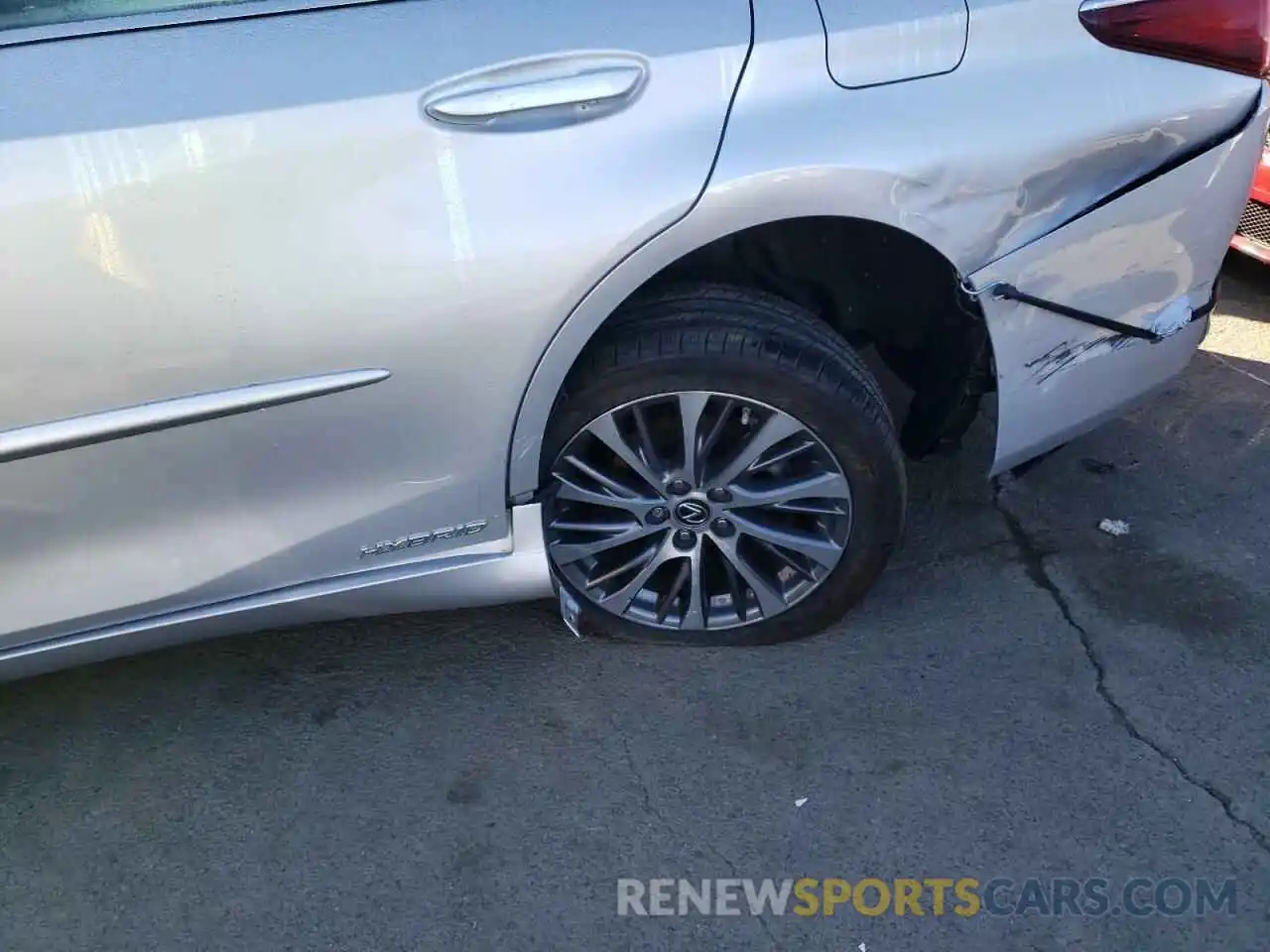 9 Photograph of a damaged car 58AB21B12KU002489 LEXUS ES300 2019