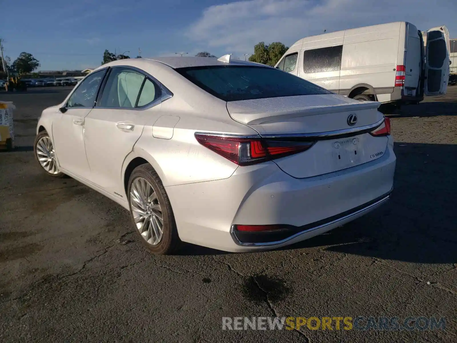 3 Photograph of a damaged car 58AB21B12KU003609 LEXUS ES300 2019