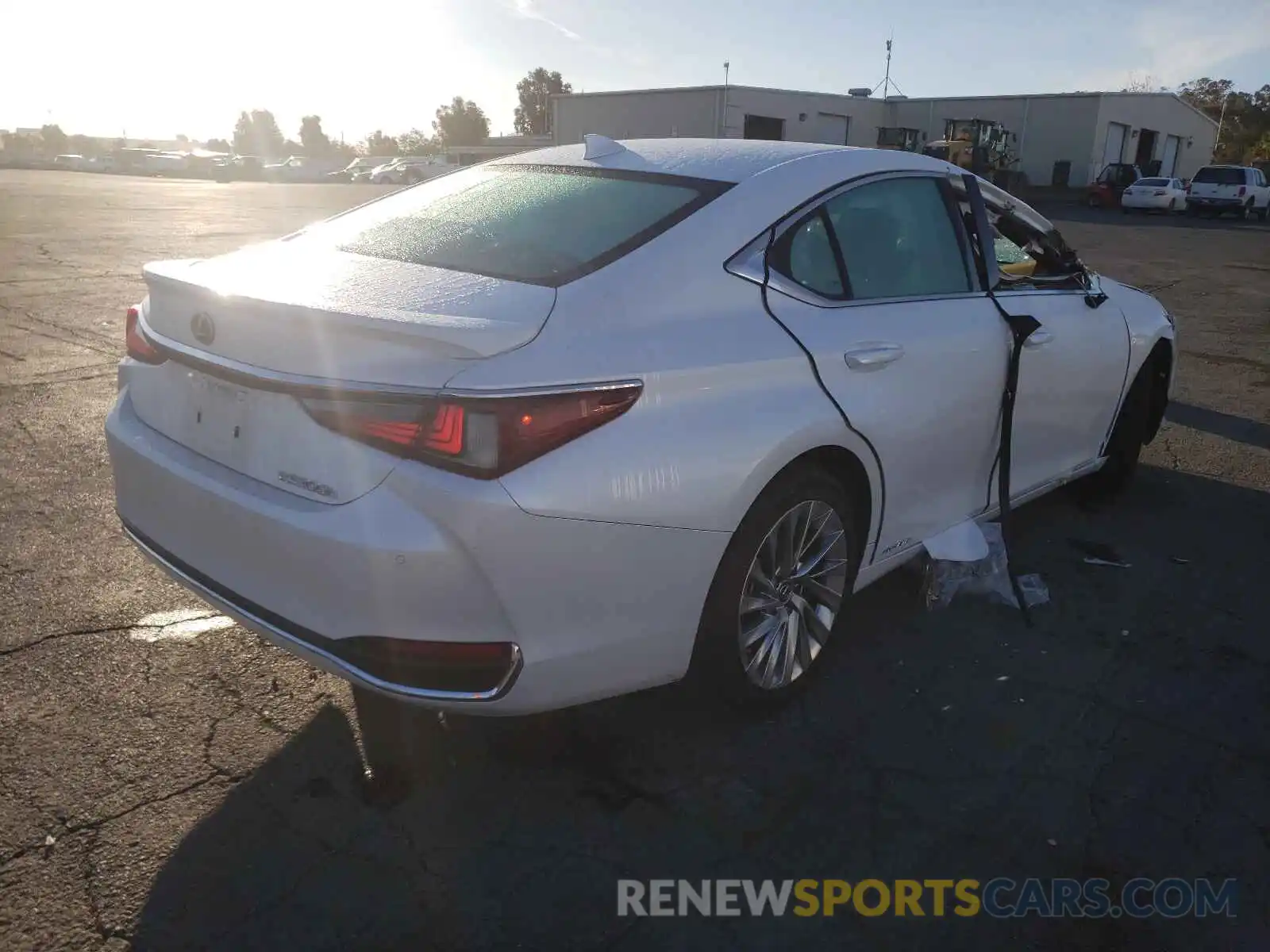 4 Photograph of a damaged car 58AB21B12KU003609 LEXUS ES300 2019