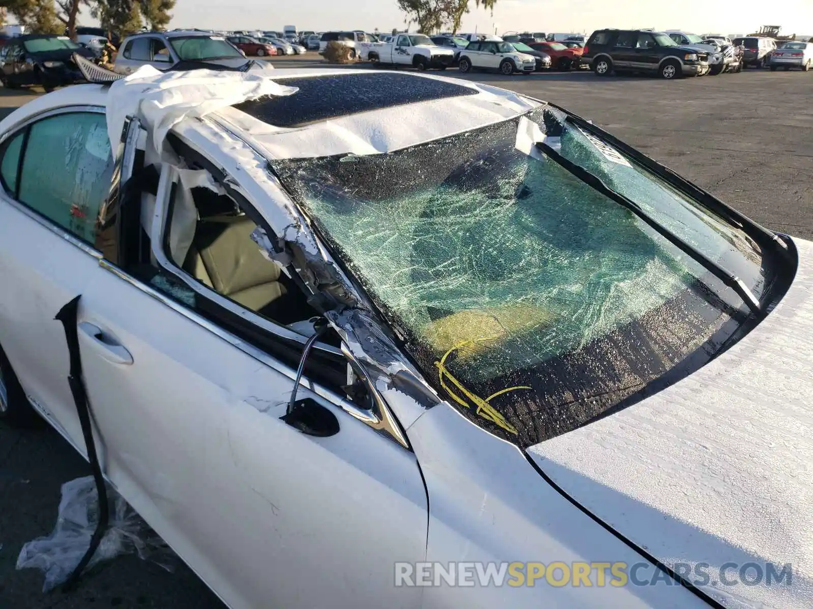 9 Photograph of a damaged car 58AB21B12KU003609 LEXUS ES300 2019