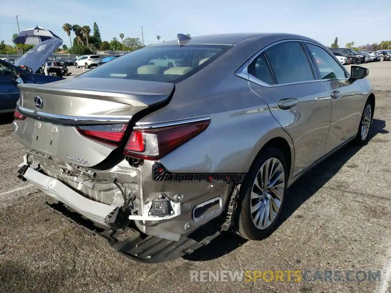 4 Photograph of a damaged car 58AB21B12KU004095 LEXUS ES300 2019