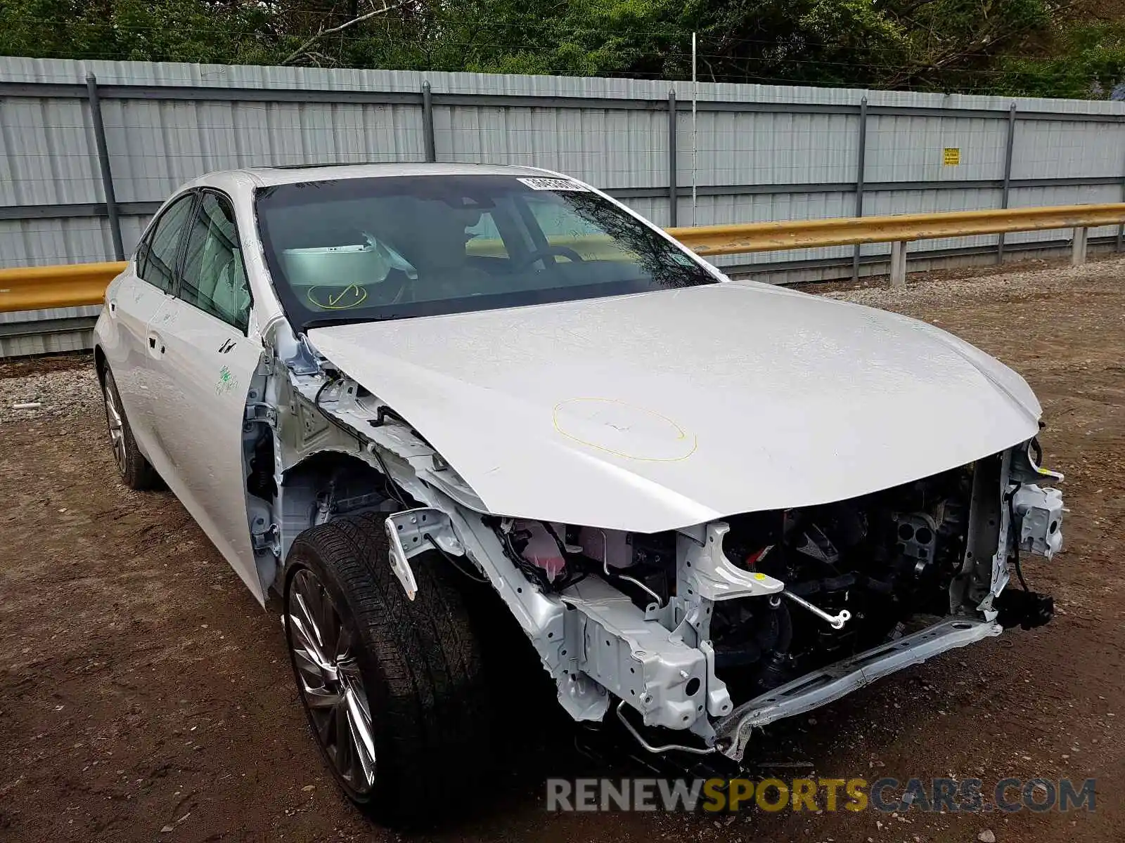 1 Photograph of a damaged car 58AB21B13KU001271 LEXUS ES300 2019