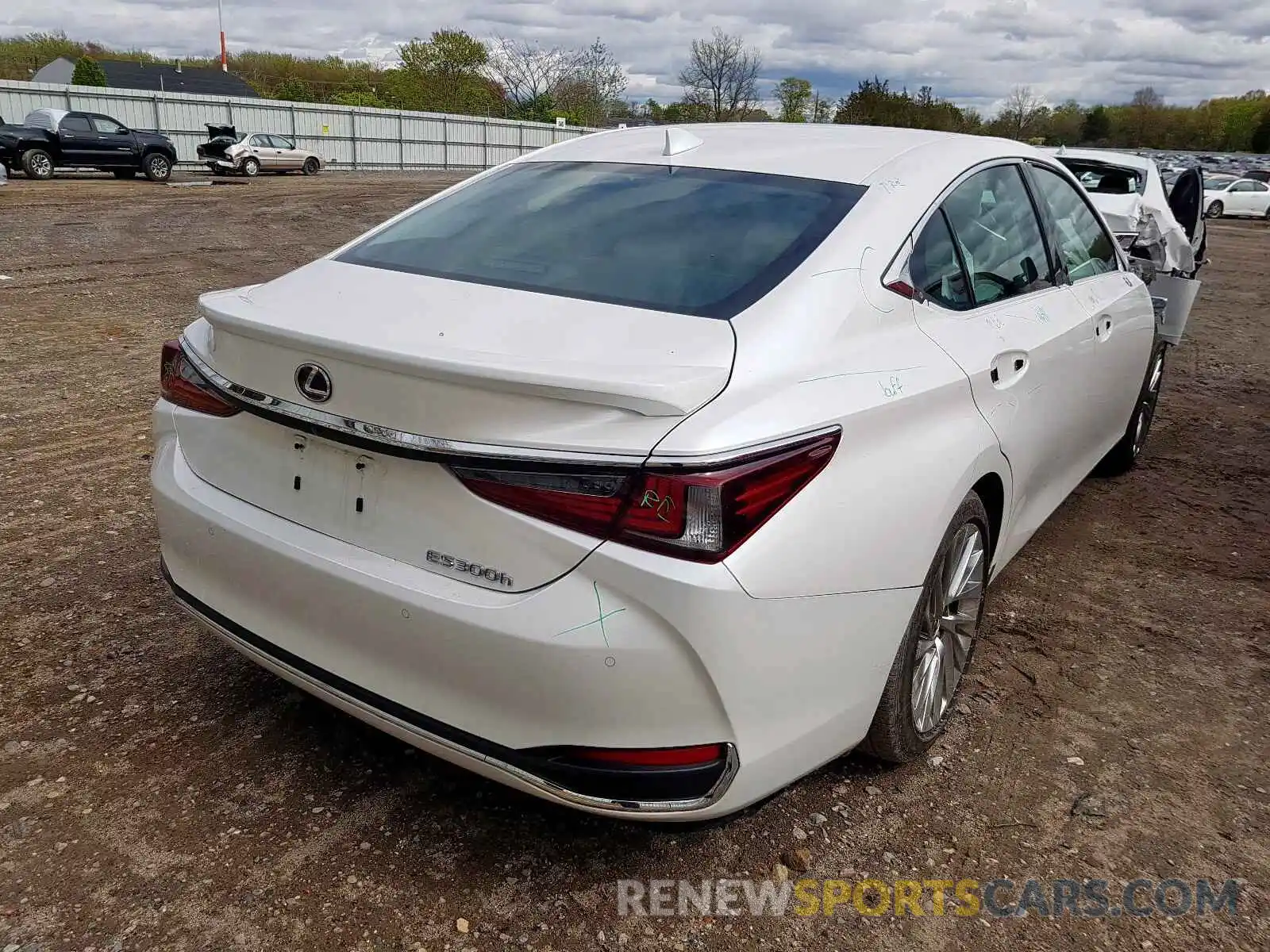 4 Photograph of a damaged car 58AB21B13KU001271 LEXUS ES300 2019