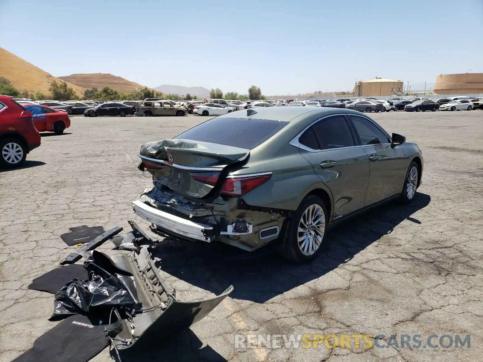 4 Photograph of a damaged car 58AB21B13KU004297 LEXUS ES300 2019