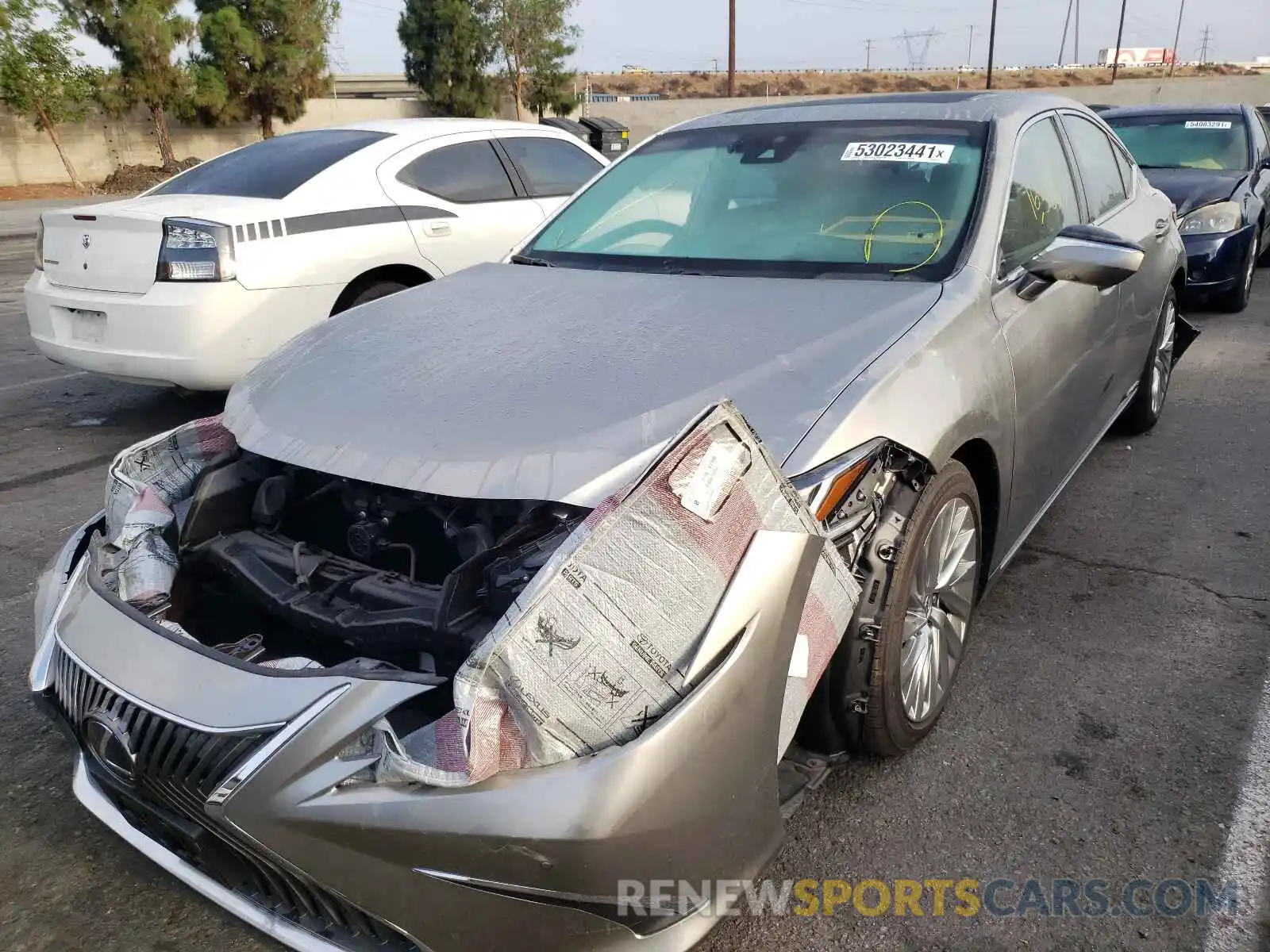 2 Photograph of a damaged car 58AB21B14KU002140 LEXUS ES300 2019