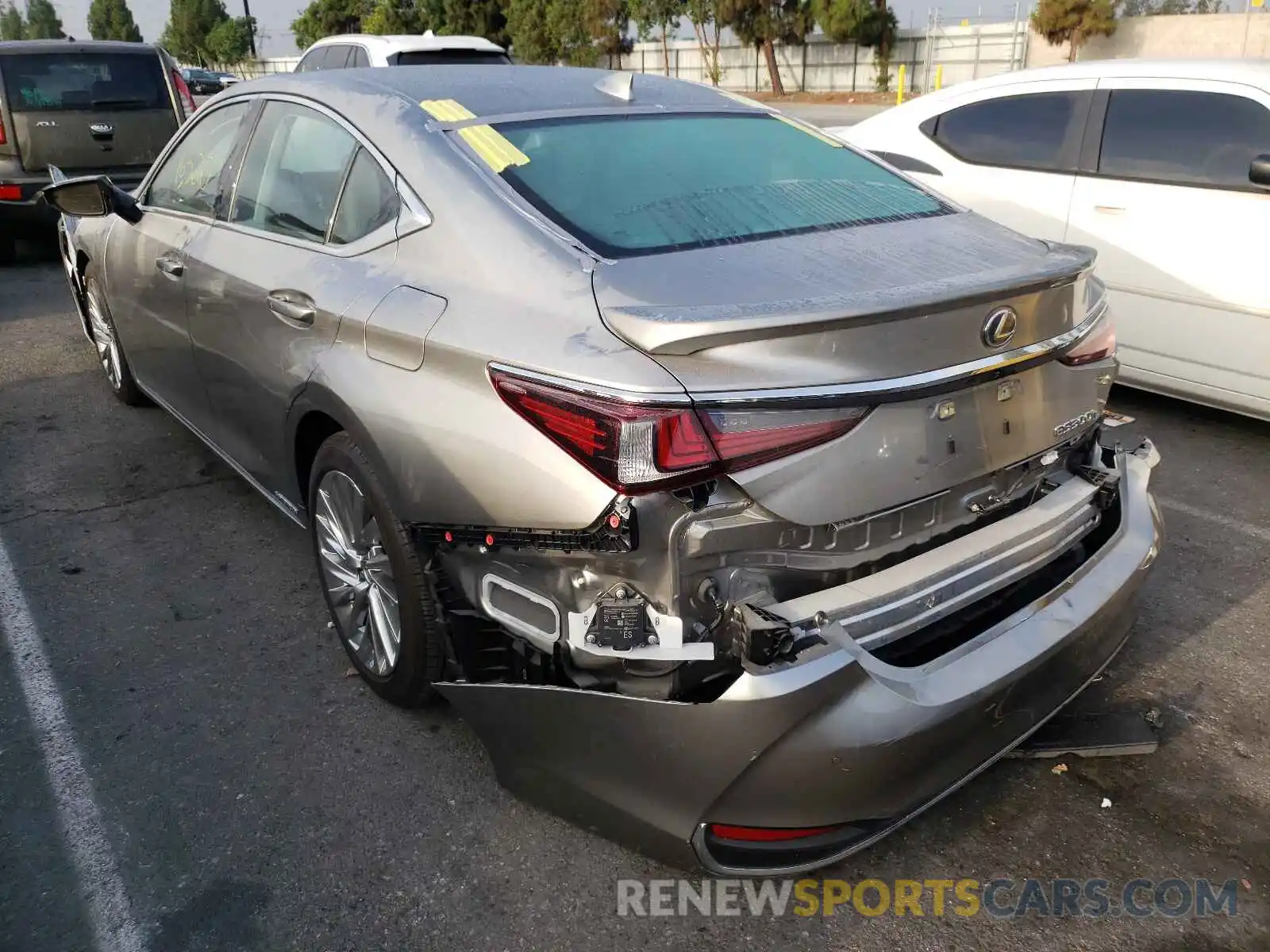 3 Photograph of a damaged car 58AB21B14KU002140 LEXUS ES300 2019