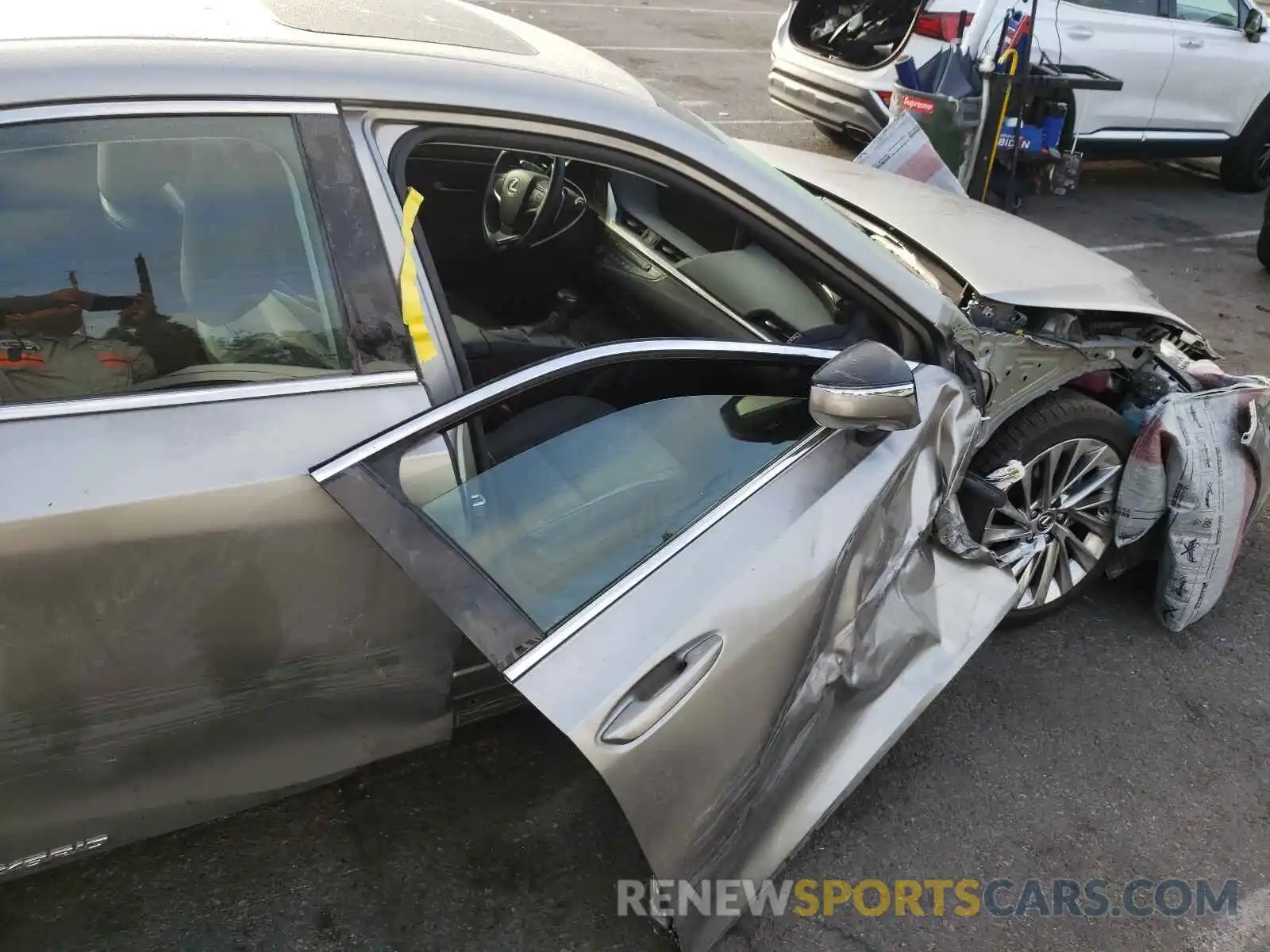 9 Photograph of a damaged car 58AB21B14KU002140 LEXUS ES300 2019