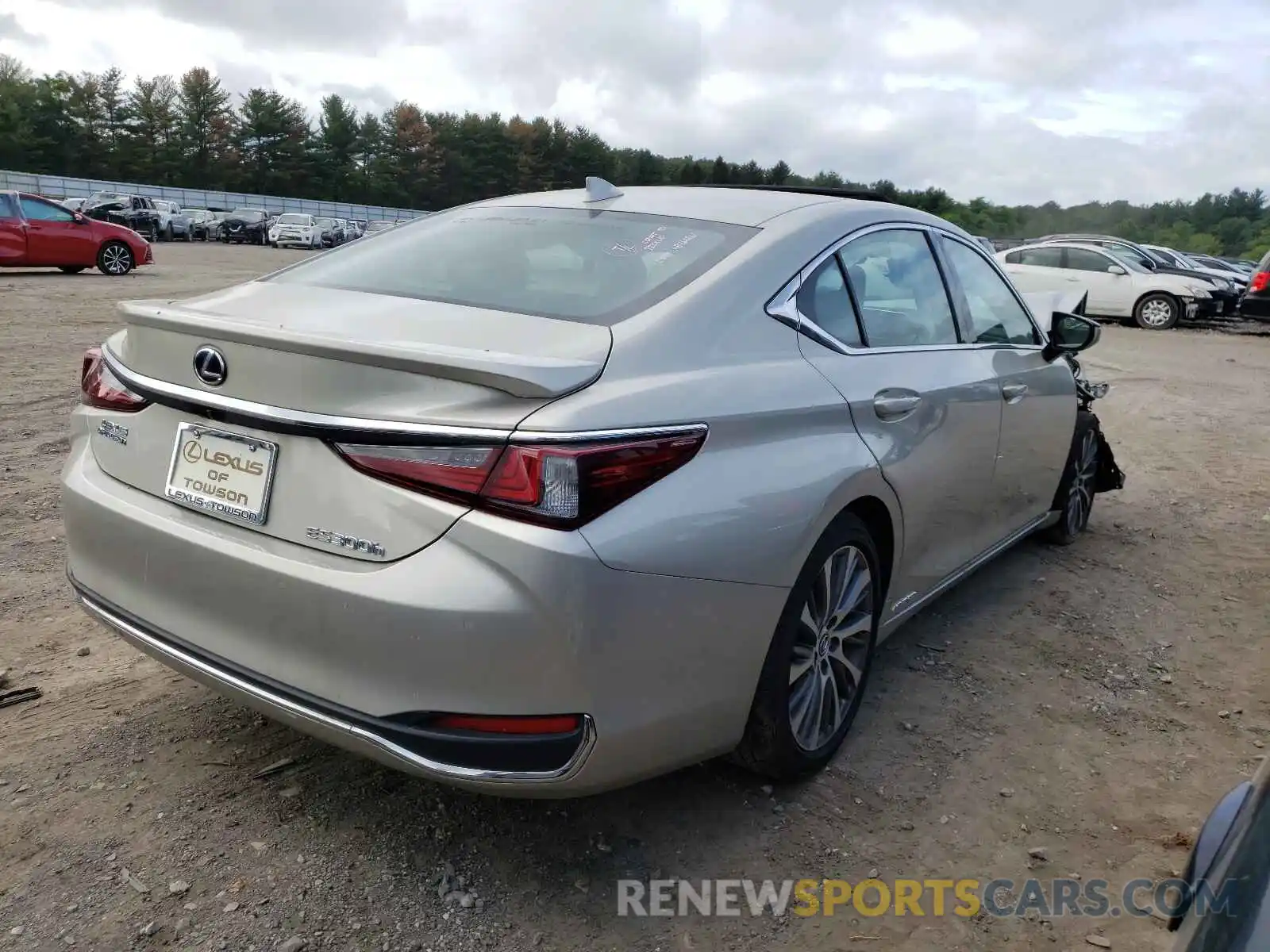 4 Photograph of a damaged car 58AB21B15KU001563 LEXUS ES300 2019