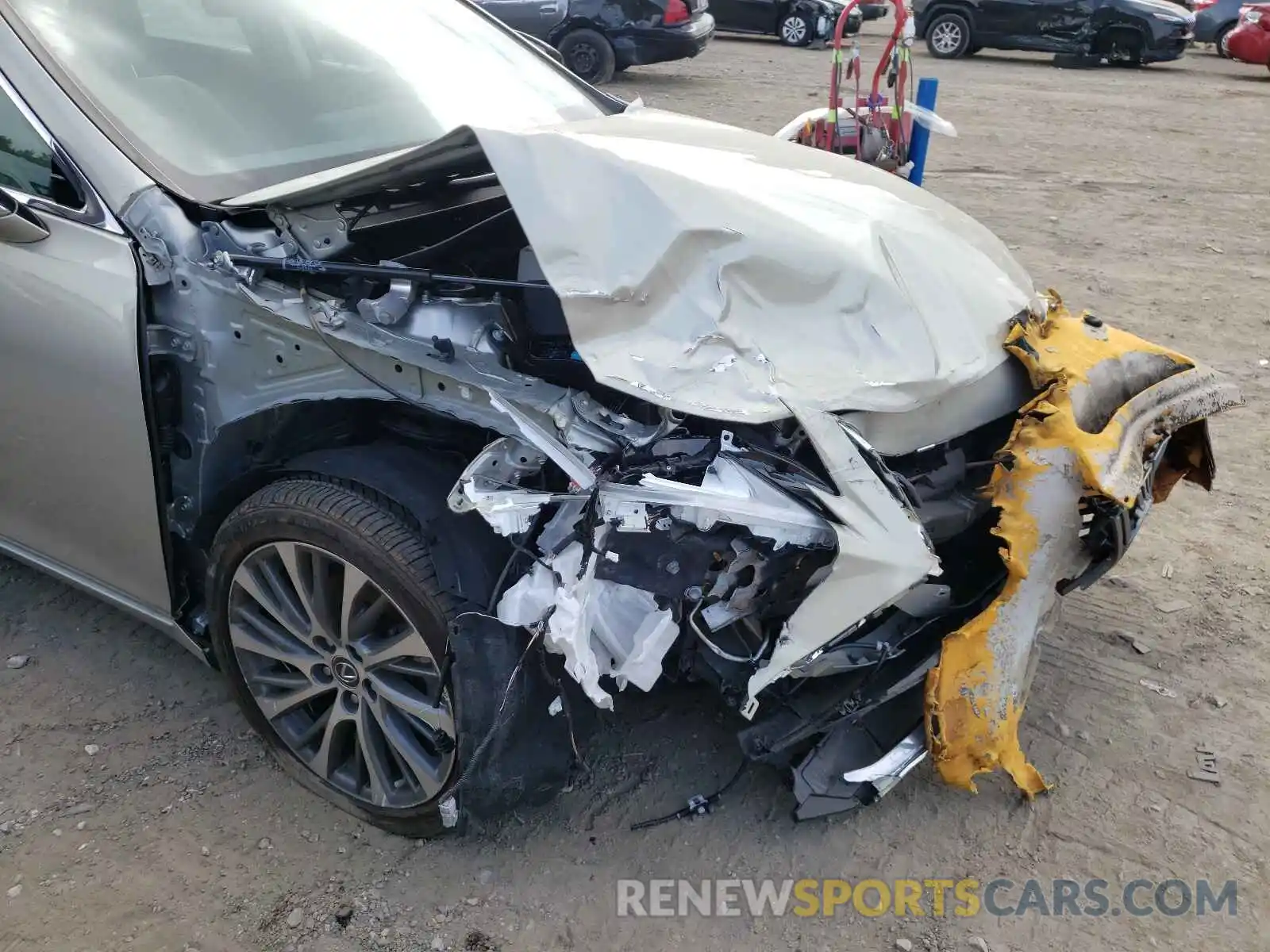 9 Photograph of a damaged car 58AB21B15KU001563 LEXUS ES300 2019