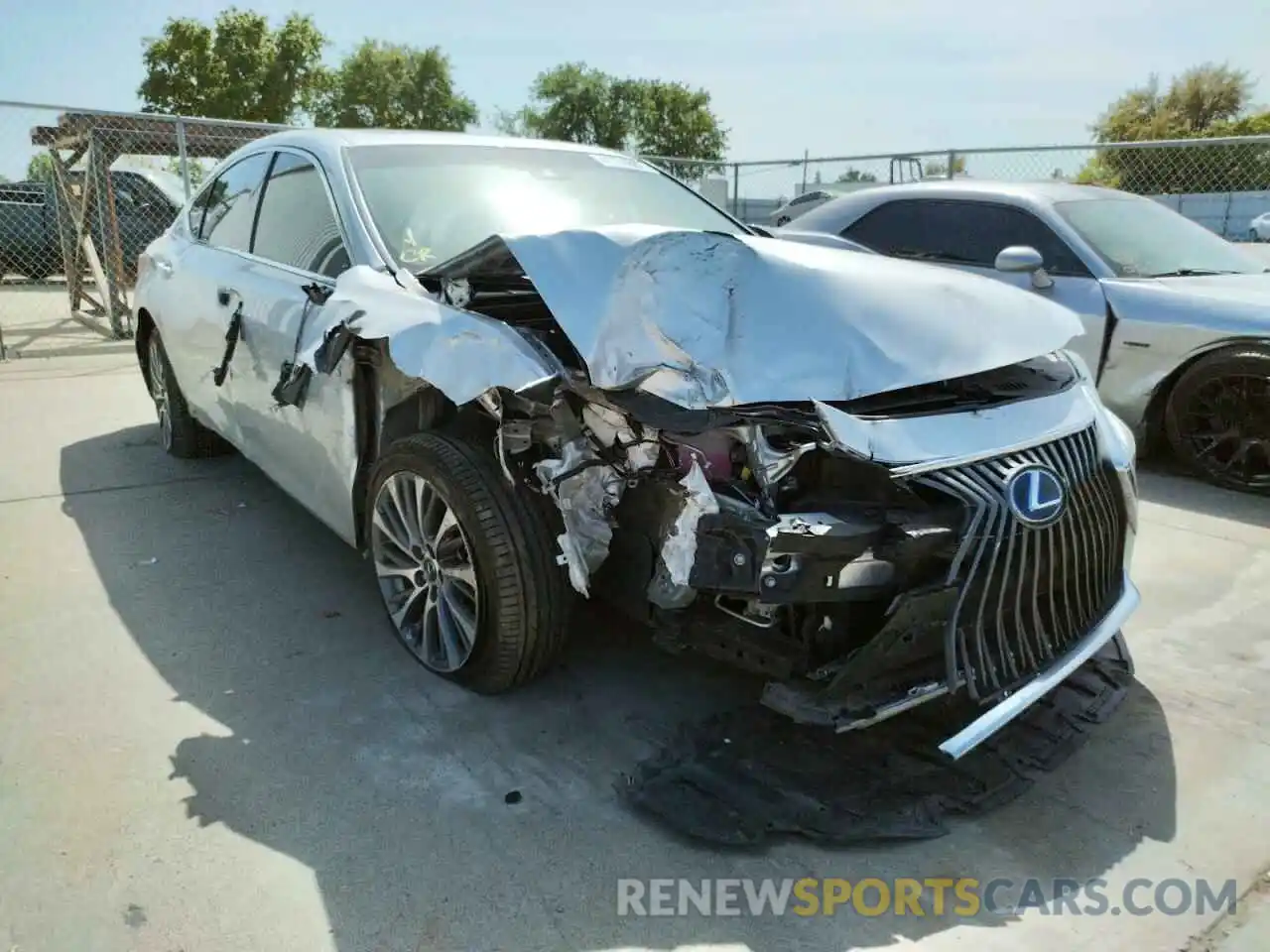 1 Photograph of a damaged car 58AB21B16KU002611 LEXUS ES300 2019