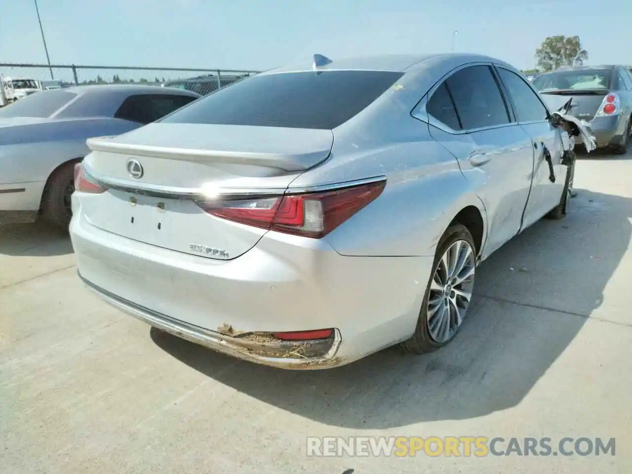 4 Photograph of a damaged car 58AB21B16KU002611 LEXUS ES300 2019