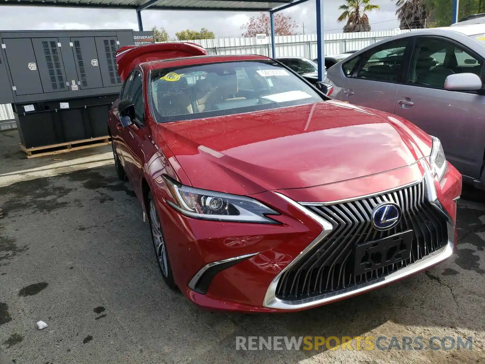 1 Photograph of a damaged car 58AB21B16KU002737 LEXUS ES300 2019