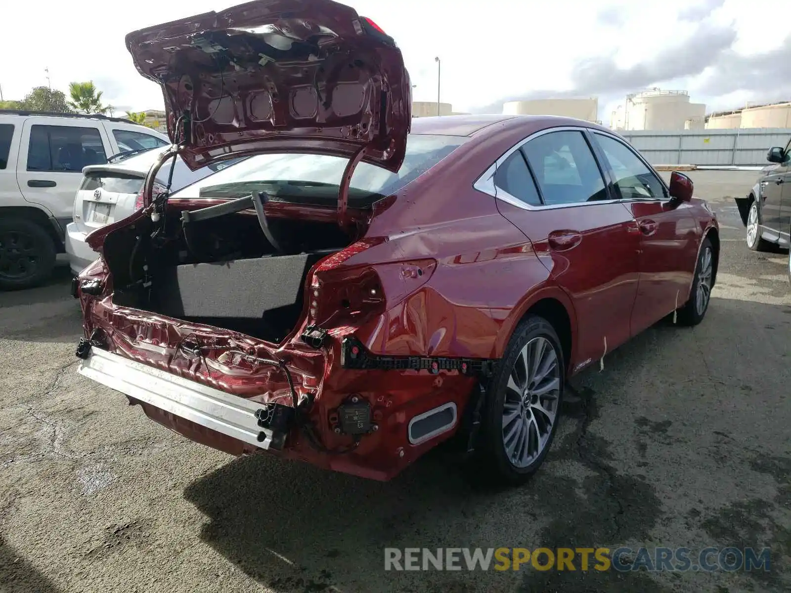 4 Photograph of a damaged car 58AB21B16KU002737 LEXUS ES300 2019