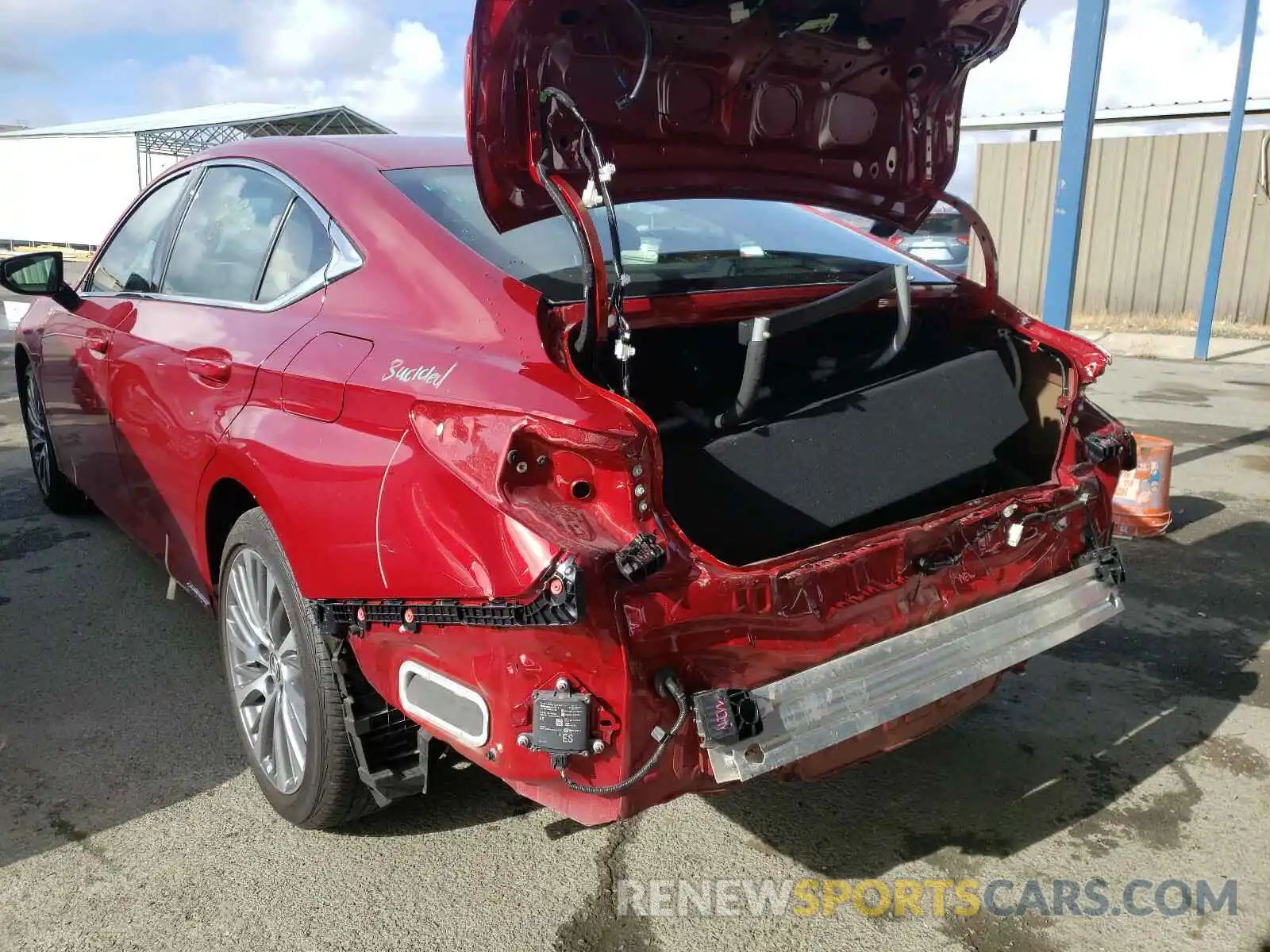 9 Photograph of a damaged car 58AB21B16KU002737 LEXUS ES300 2019