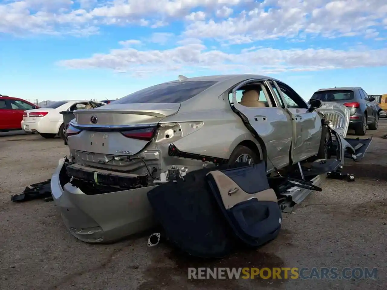 4 Photograph of a damaged car 58AB21B18KU001511 LEXUS ES300 2019