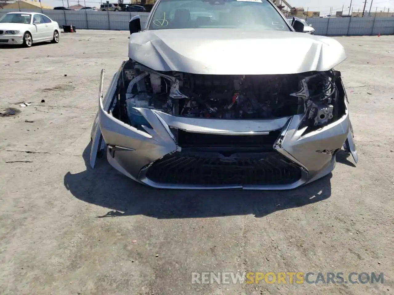 9 Photograph of a damaged car 58AB21B19KU003168 LEXUS ES300 2019