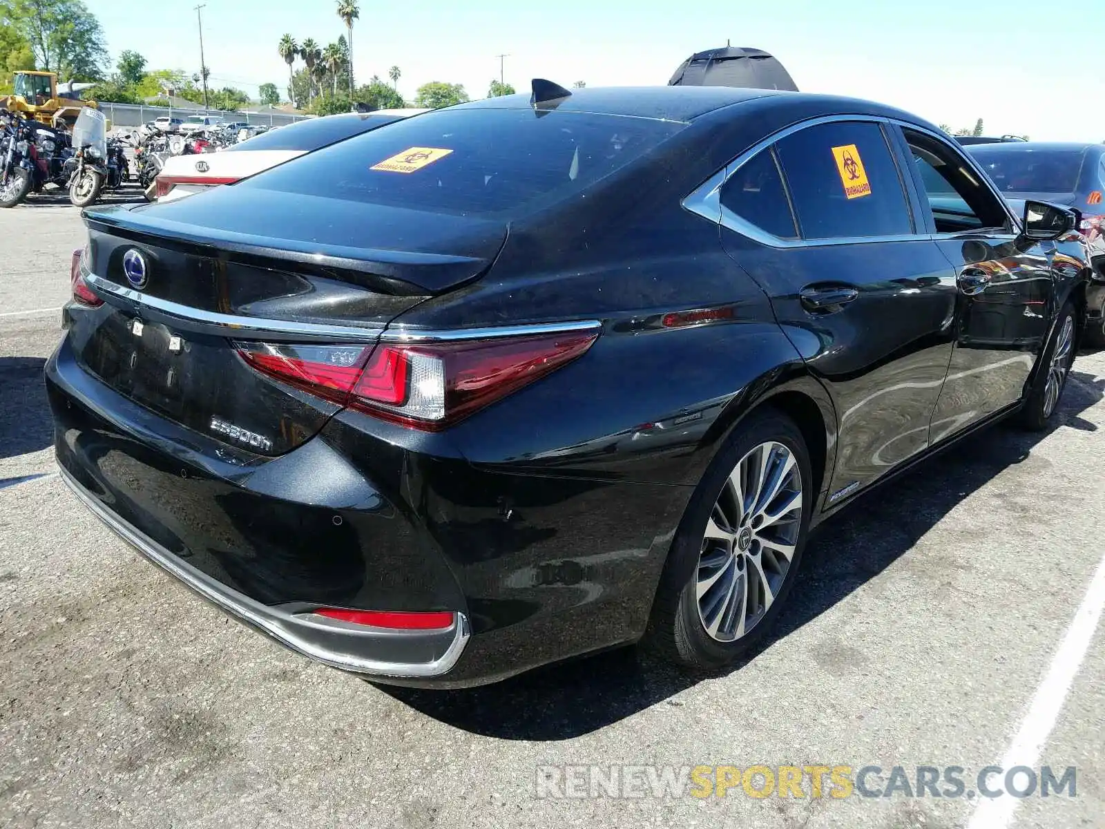 4 Photograph of a damaged car 58AB21B19KU003199 LEXUS ES300 2019