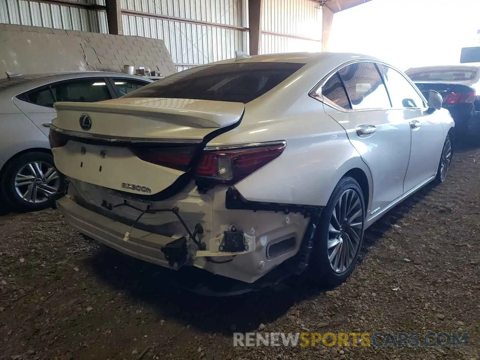 4 Photograph of a damaged car 58AB21B1XKU001669 LEXUS ES300 2019