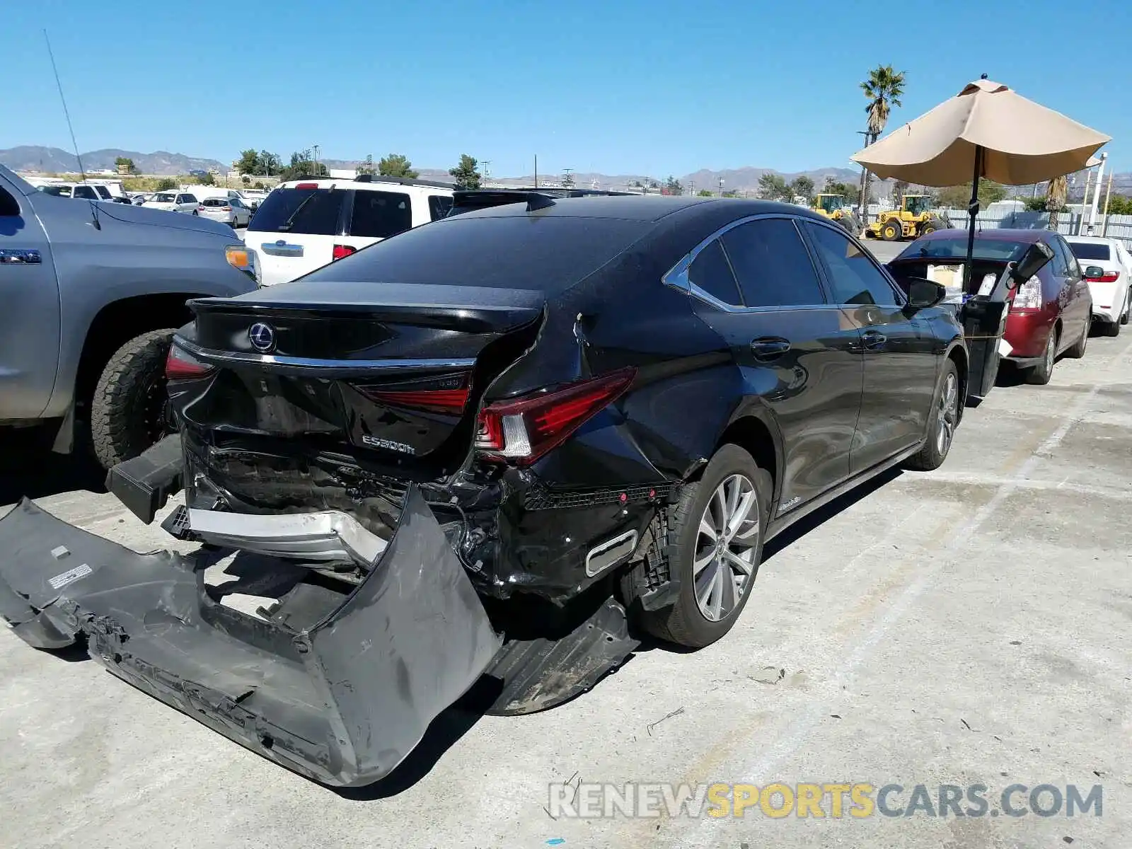 4 Photograph of a damaged car 58AB21B1XKU002515 LEXUS ES300 2019