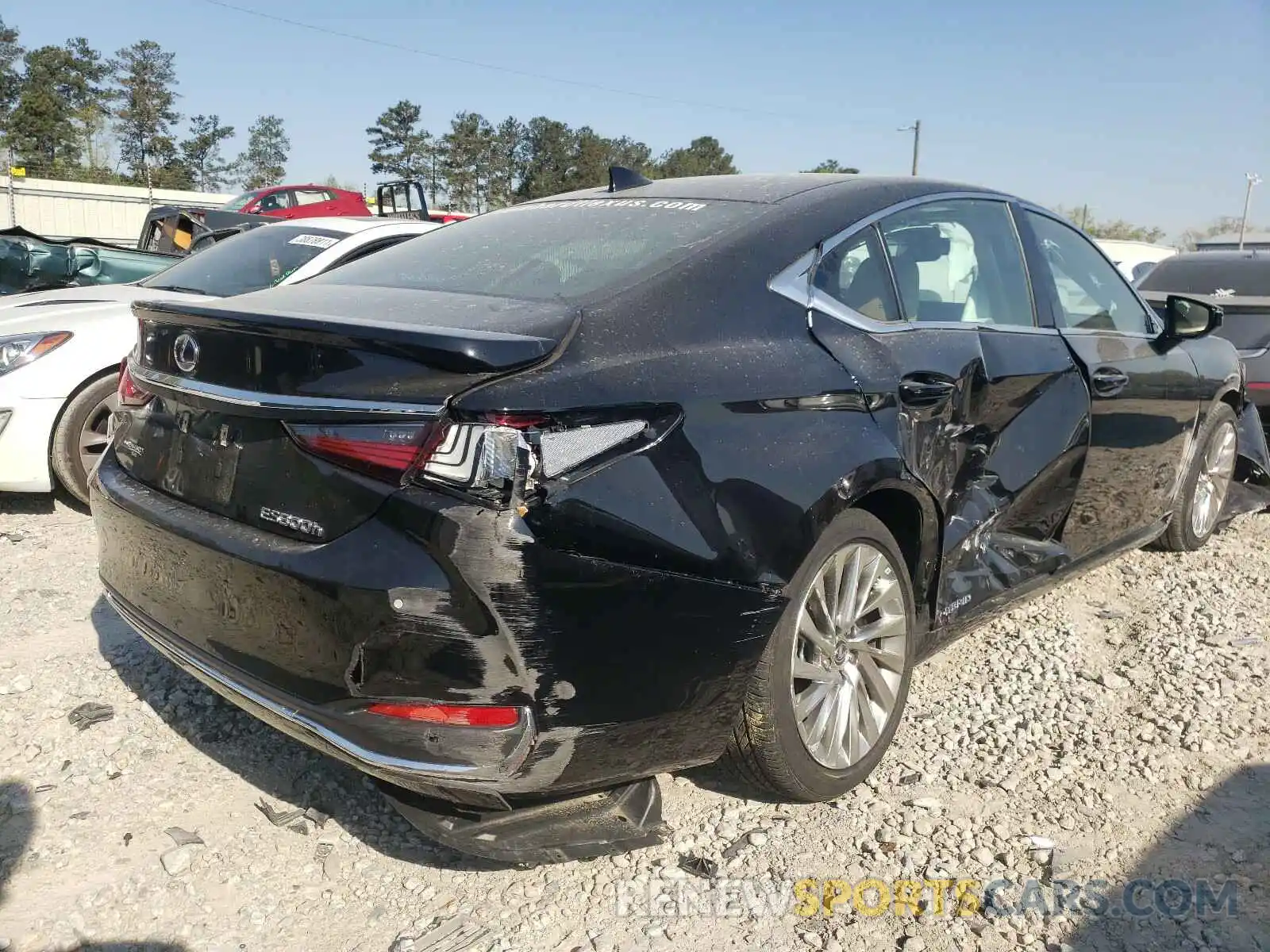 4 Photograph of a damaged car 58AB21B1XKU002630 LEXUS ES300 2019