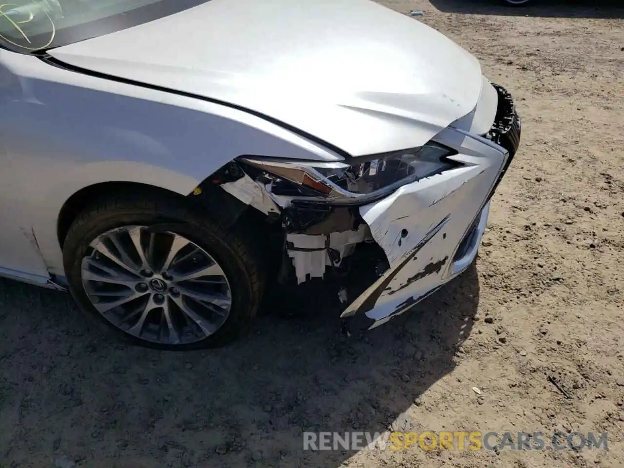 9 Photograph of a damaged car 58AB21B1XKU003552 LEXUS ES300 2019