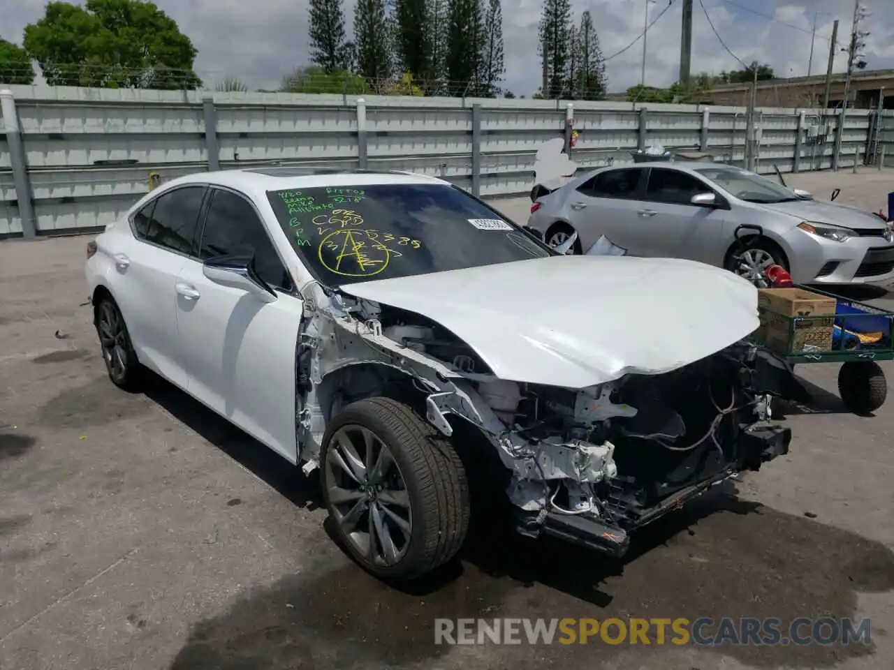 1 Photograph of a damaged car 58ABZ1B18KU005389 LEXUS ES300 2019