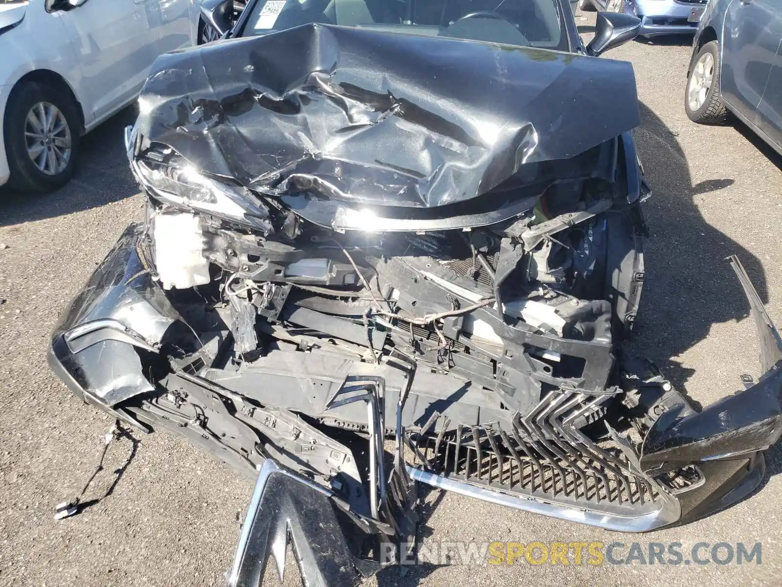 9 Photograph of a damaged car JTHB21B10K2005543 LEXUS ES300 2019