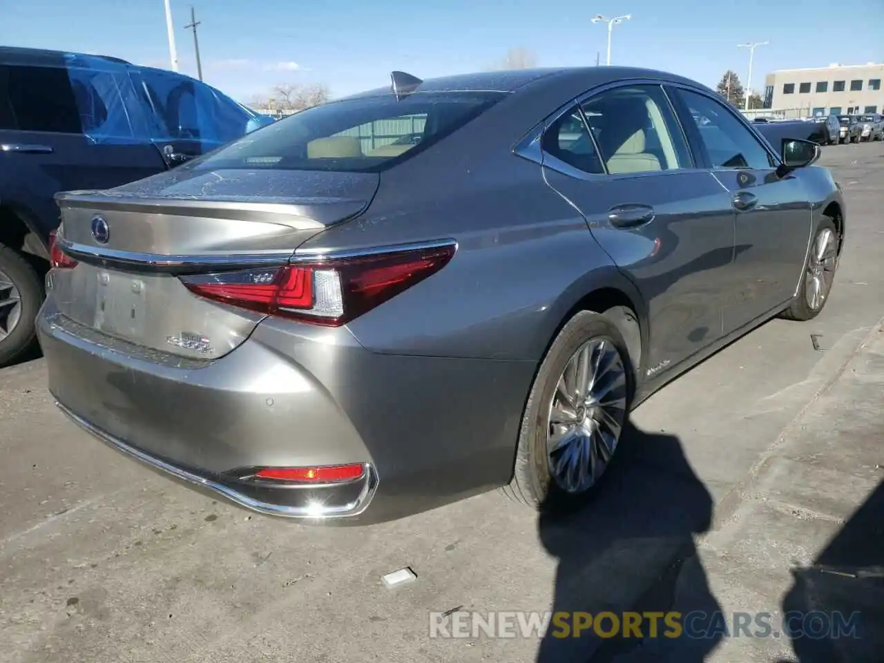 4 Photograph of a damaged car JTHB21B10K2022536 LEXUS ES300 2019