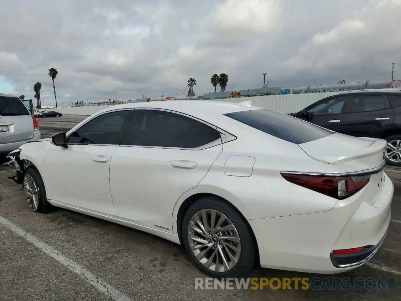 2 Photograph of a damaged car JTHB21B10K2027428 LEXUS ES300 2019