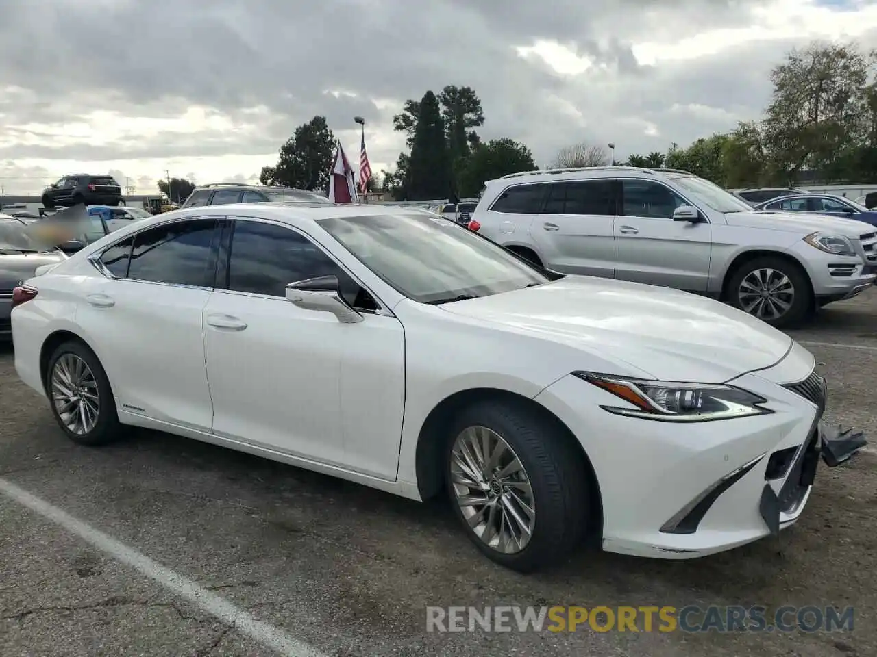 4 Photograph of a damaged car JTHB21B10K2027428 LEXUS ES300 2019