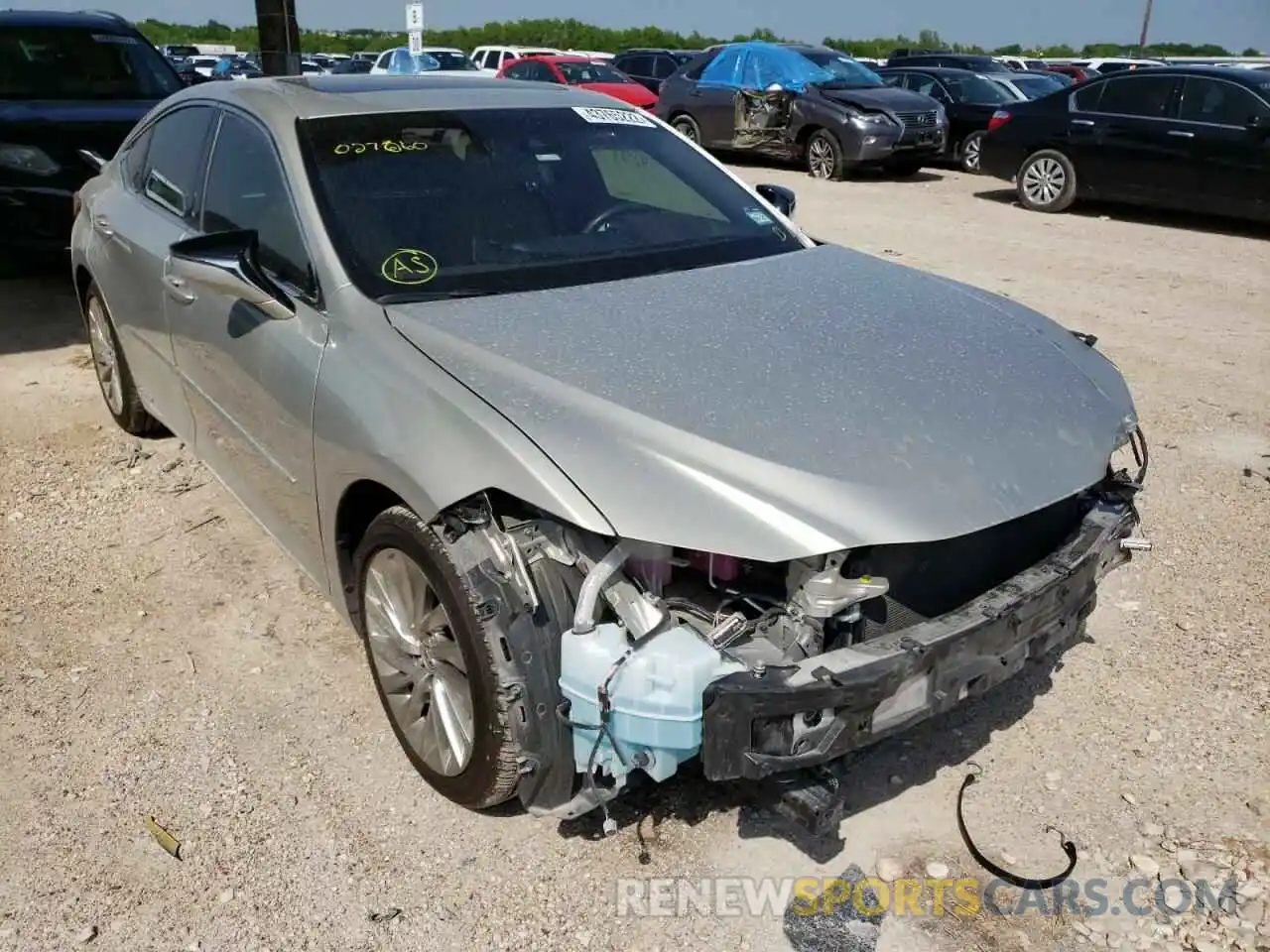 1 Photograph of a damaged car JTHB21B12K2027060 LEXUS ES300 2019