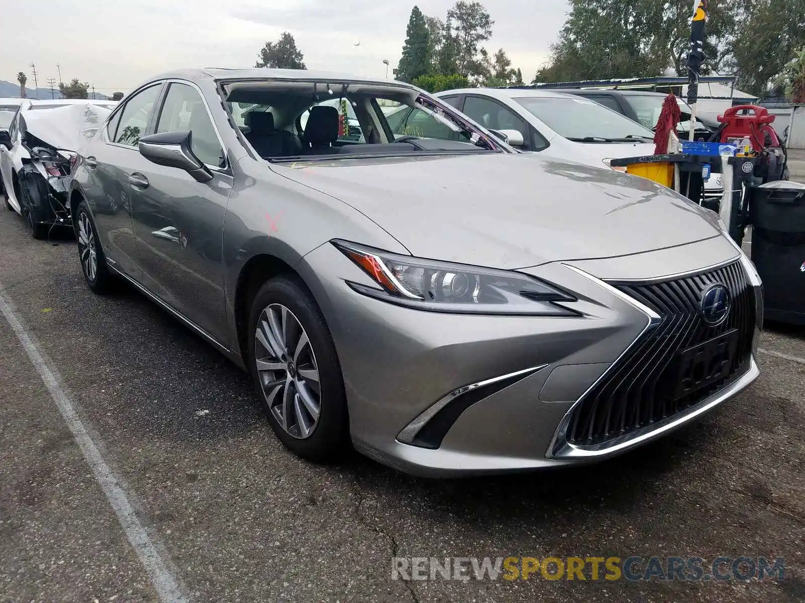 1 Photograph of a damaged car JTHB21B12K2033361 LEXUS ES300 2019