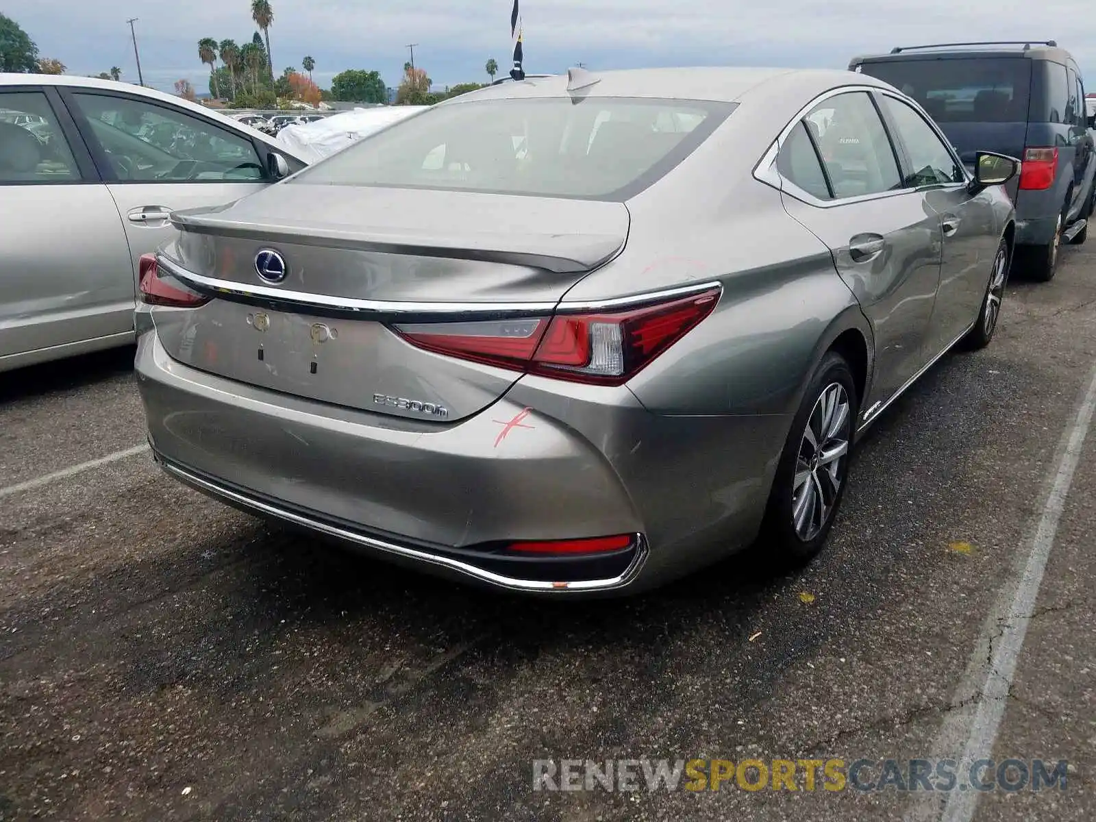 4 Photograph of a damaged car JTHB21B12K2033361 LEXUS ES300 2019