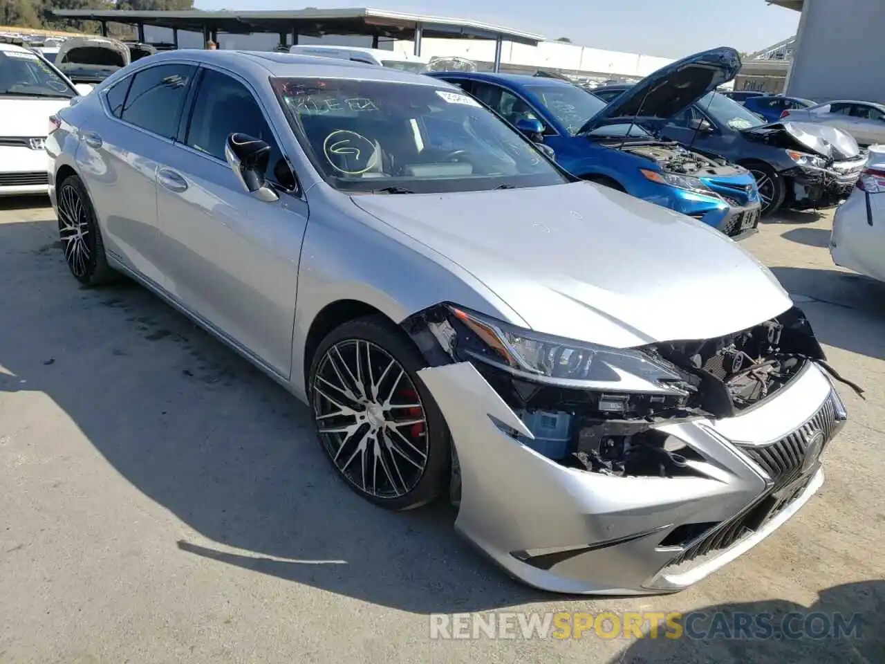 1 Photograph of a damaged car JTHB21B12K2036261 LEXUS ES300 2019