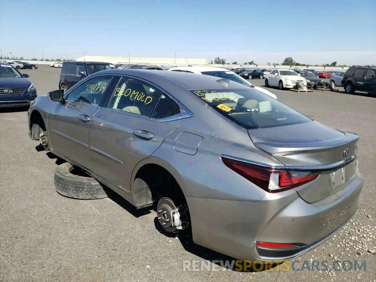 3 Photograph of a damaged car JTHB21B12K2042528 LEXUS ES300 2019