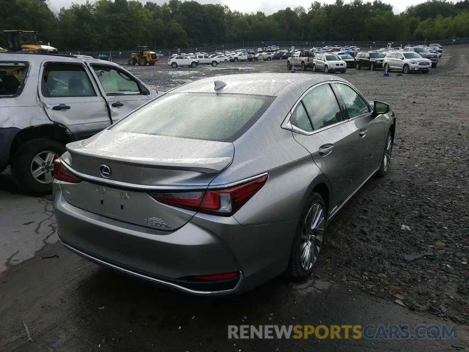 4 Photograph of a damaged car JTHB21B13K2008114 LEXUS ES300 2019