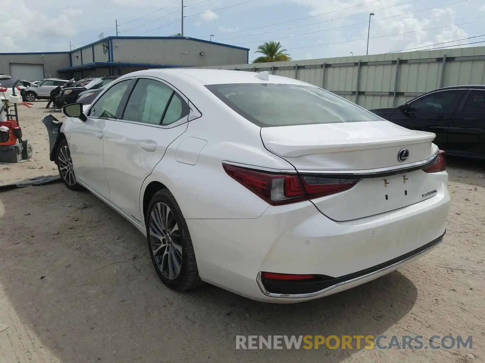 3 Photograph of a damaged car JTHB21B13K2022028 LEXUS ES300 2019